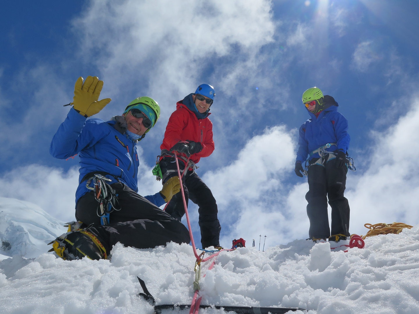 szkolenia alpinistyczne pomagają firmom budować zaufanie i współpracę zespołową ekstremalna integracja zespołu w górskich warunkach
